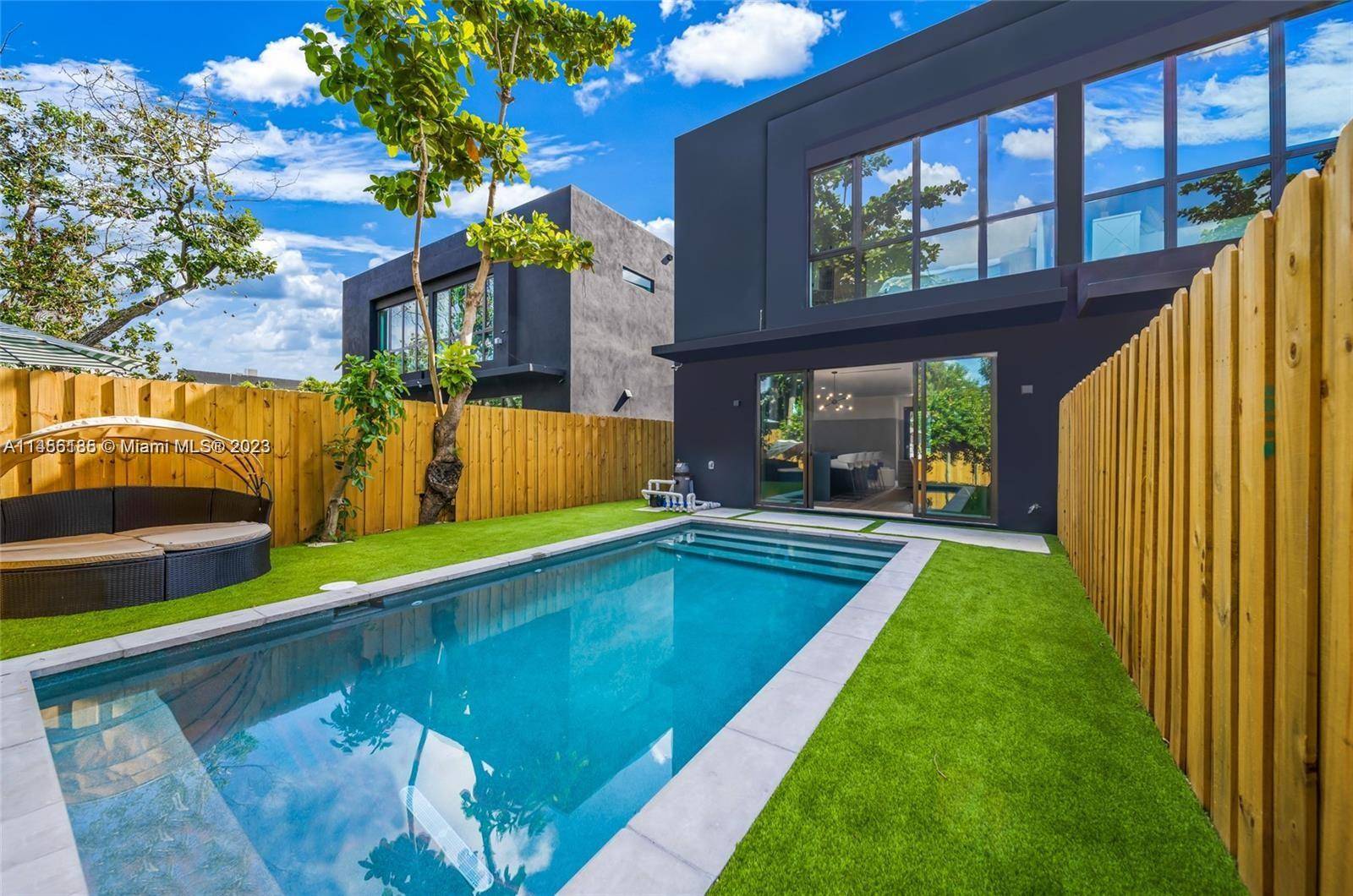 New ! Beautiful Modern Townhouse Near Design District and Wynwood.