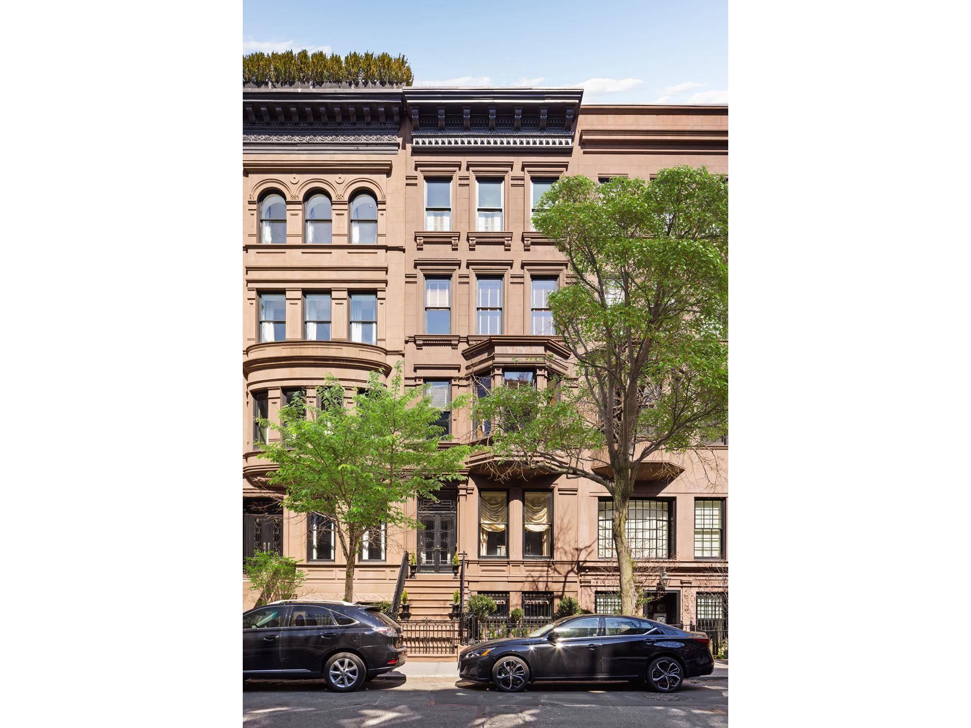 Introducing 15 East 93, a 20' wide tastefully appointed Renaissance Revivaltownhouse.