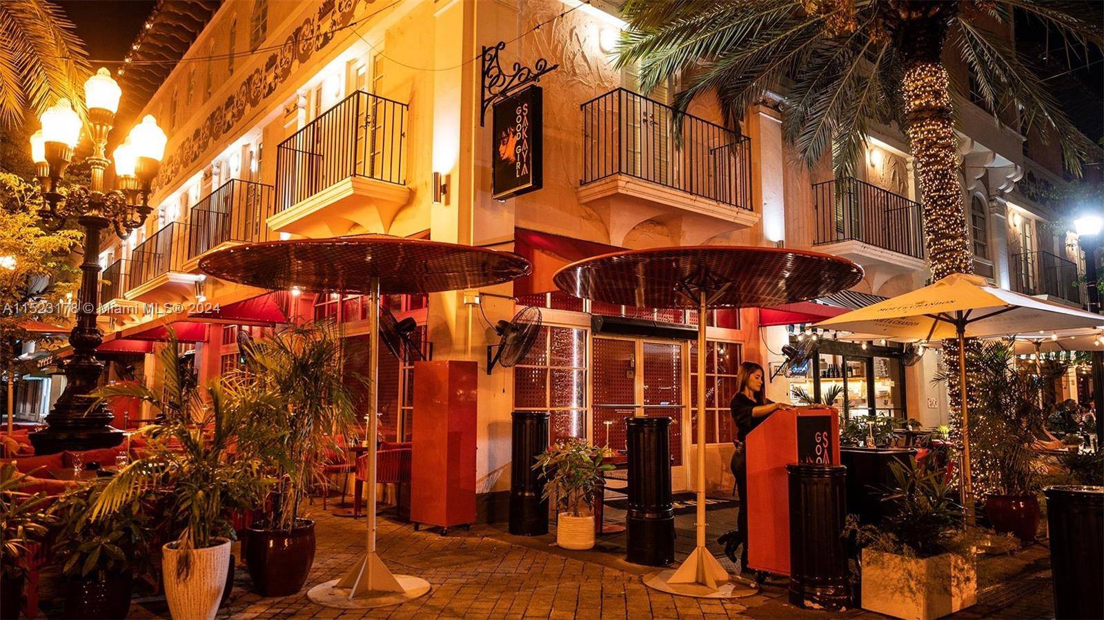 Uncover the potential of this remarkable 2nd generation restaurant opportunity in vibrant Espanola Way.