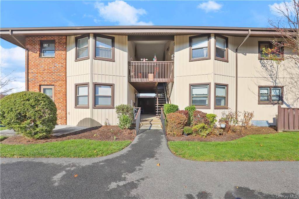 If you are looking for a great first floor one bedroom condo with no steps then here it is.