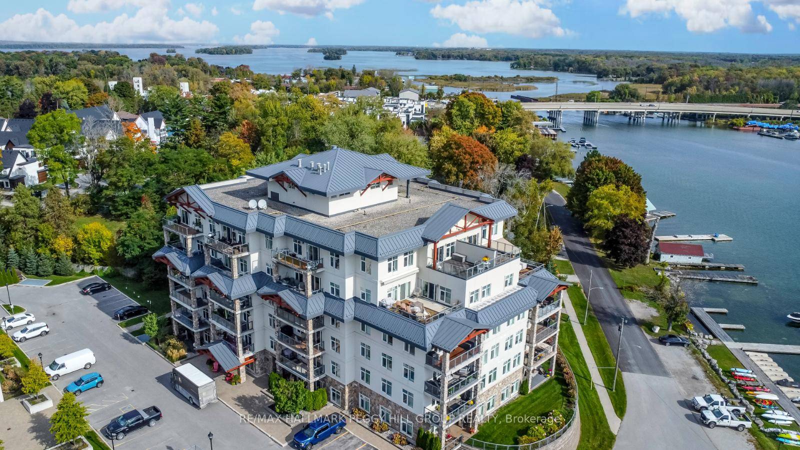 EXPERIENCE LUXURY LAKEFRONT LIVING AT THIS STUNNING CONDO FEATURING A LARGE BALCONY amp ; HIGH END FINISHES !