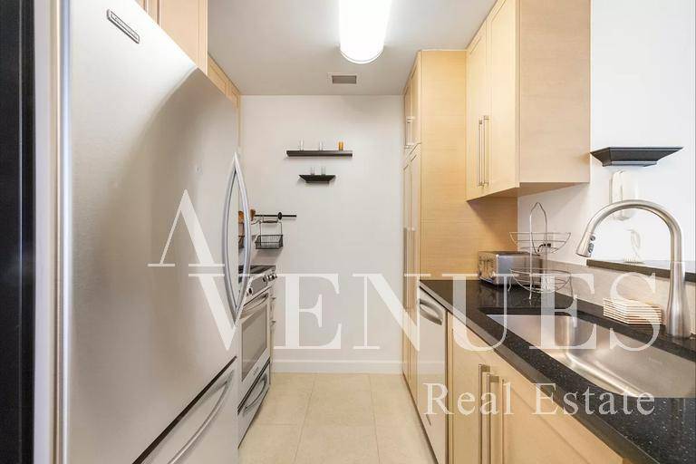 Modern 1 bedroom with washer and dryer in the unit facing Manhattan !