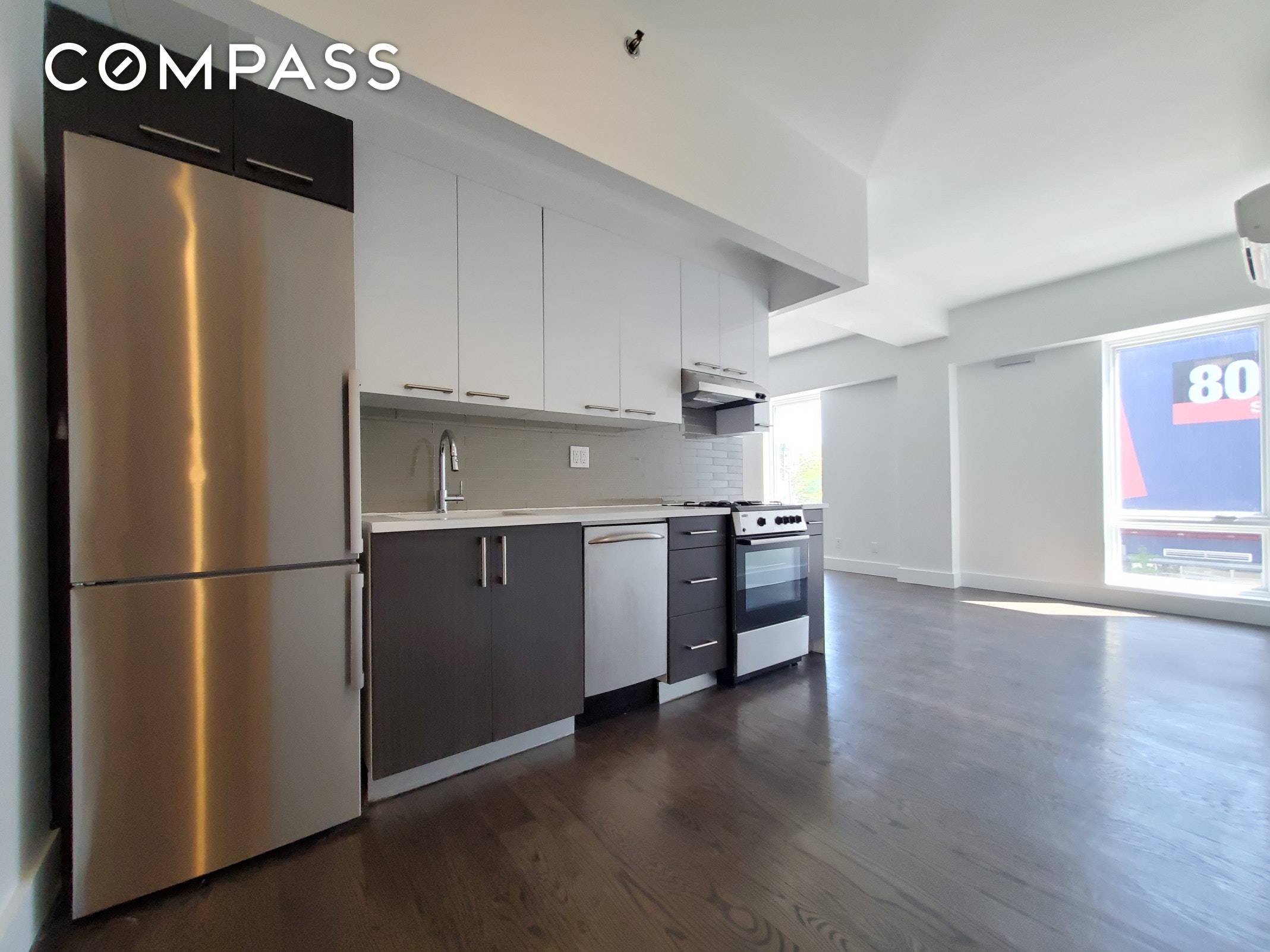 UPSCALE AND INTIMATE Ideally located between Prospect Heights and Clinton Hill, 863 Atlantic is close to Pratt Institute, Brooklyn Museum, Barclays Center and much, much more !