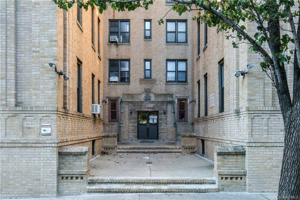 Coop apartment Meticulously updated one bedroom in a well maintained elevator building in the Allerton neighborhood.
