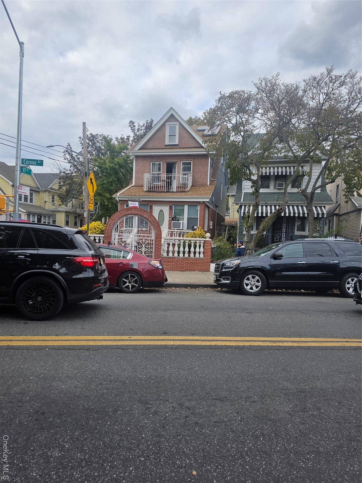 Exceptional 2 Family Colonial Home Discover this unique and well maintained Colonial residence offering a total of 6 bedrooms and exceptional features throughout.