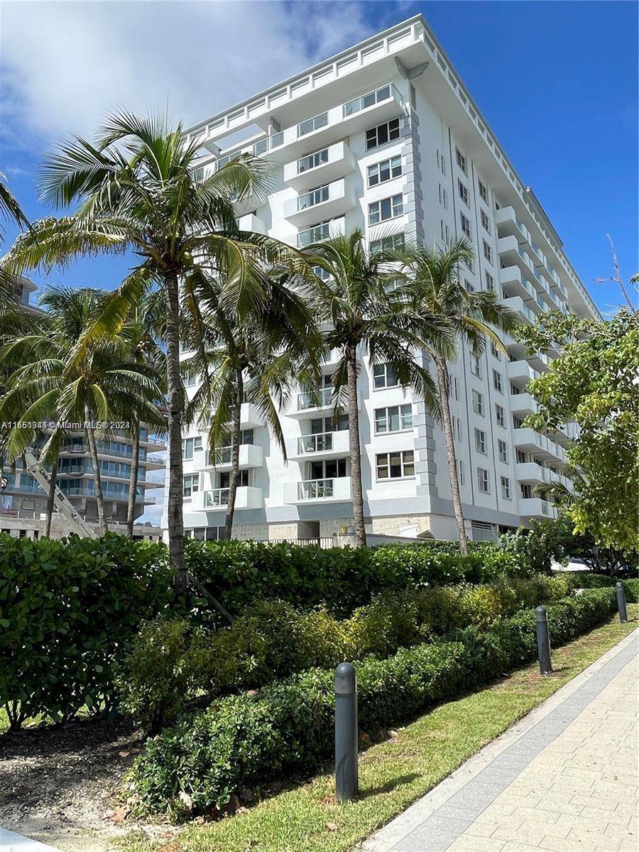 Beautiful 2 2 condo for rent in Surfside !