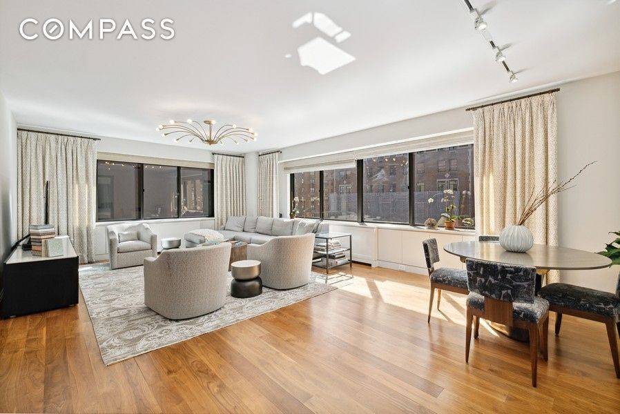 733 Park is a singular cooperative made up solely of full floor apartments at the corner of Park Avenue and East 71st Street.
