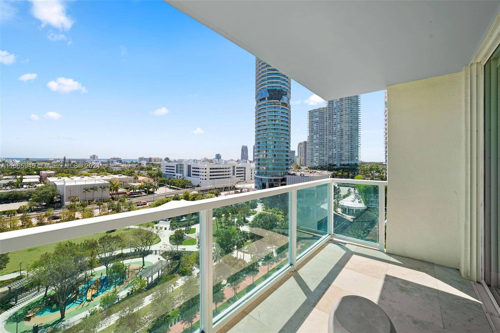 Come see this beautiful east facing 2 bedroom unit with captivating views of Miami Beach.