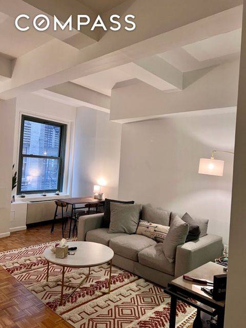 LOFT Lovers Special ! Beautifully configured, dramatic downtown LOFT with 11ft.