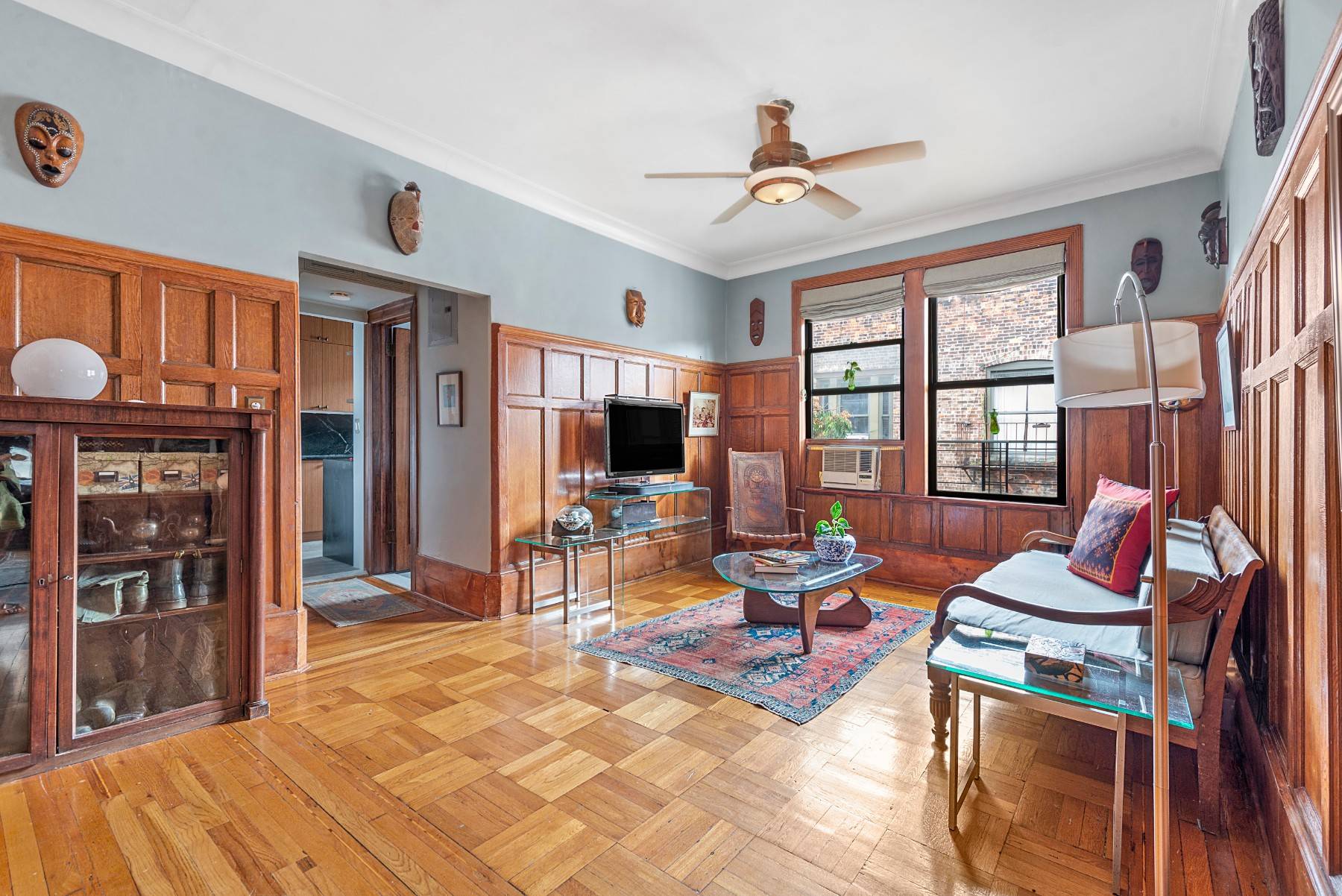 Apartment 64 is located in one of the finest cooperative buildings in Hudson Heights.