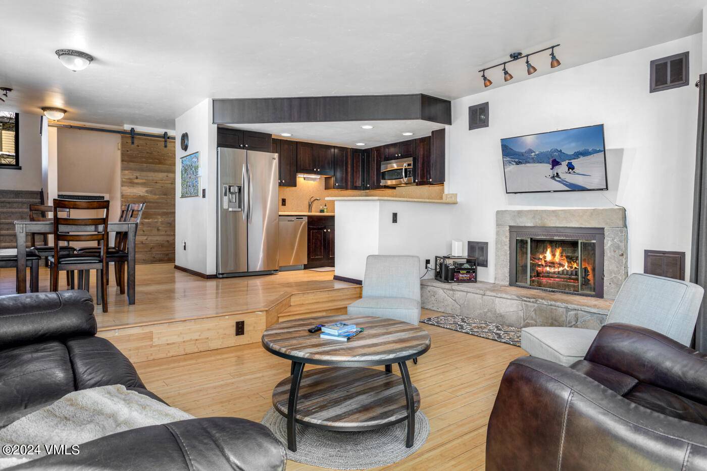 Discover mountain living at its finest in this fully furnished Eagle Vail townhome.