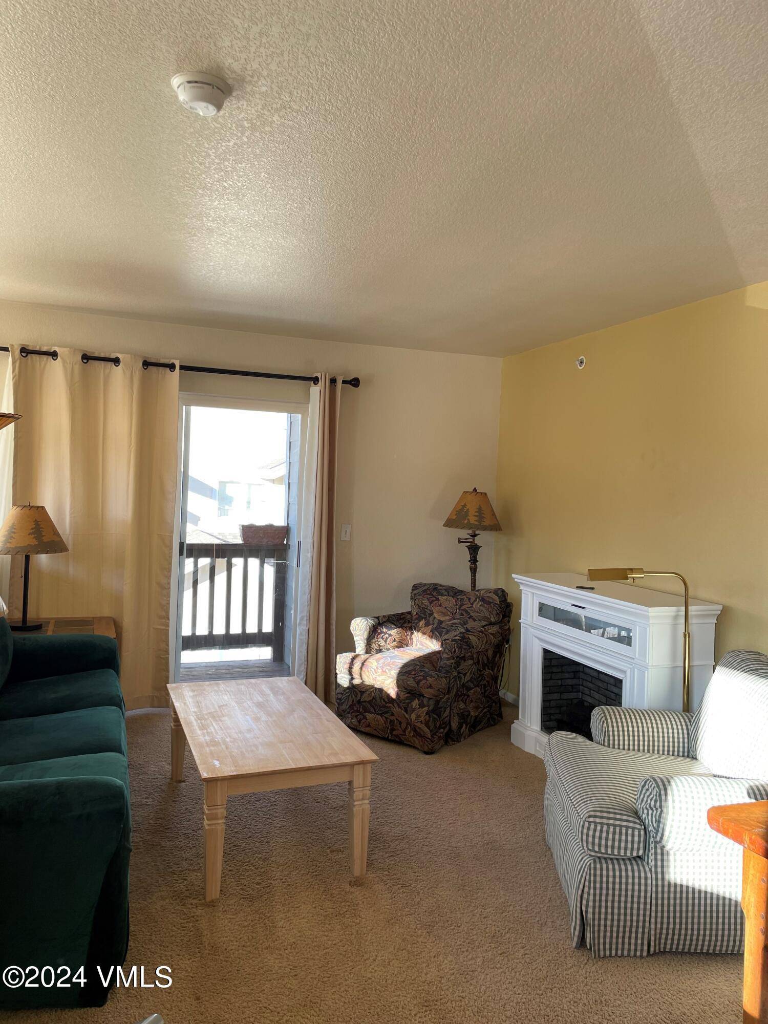 Cozy unit that is partially furnished no kitchen stuff or linens, furniture only furnished.