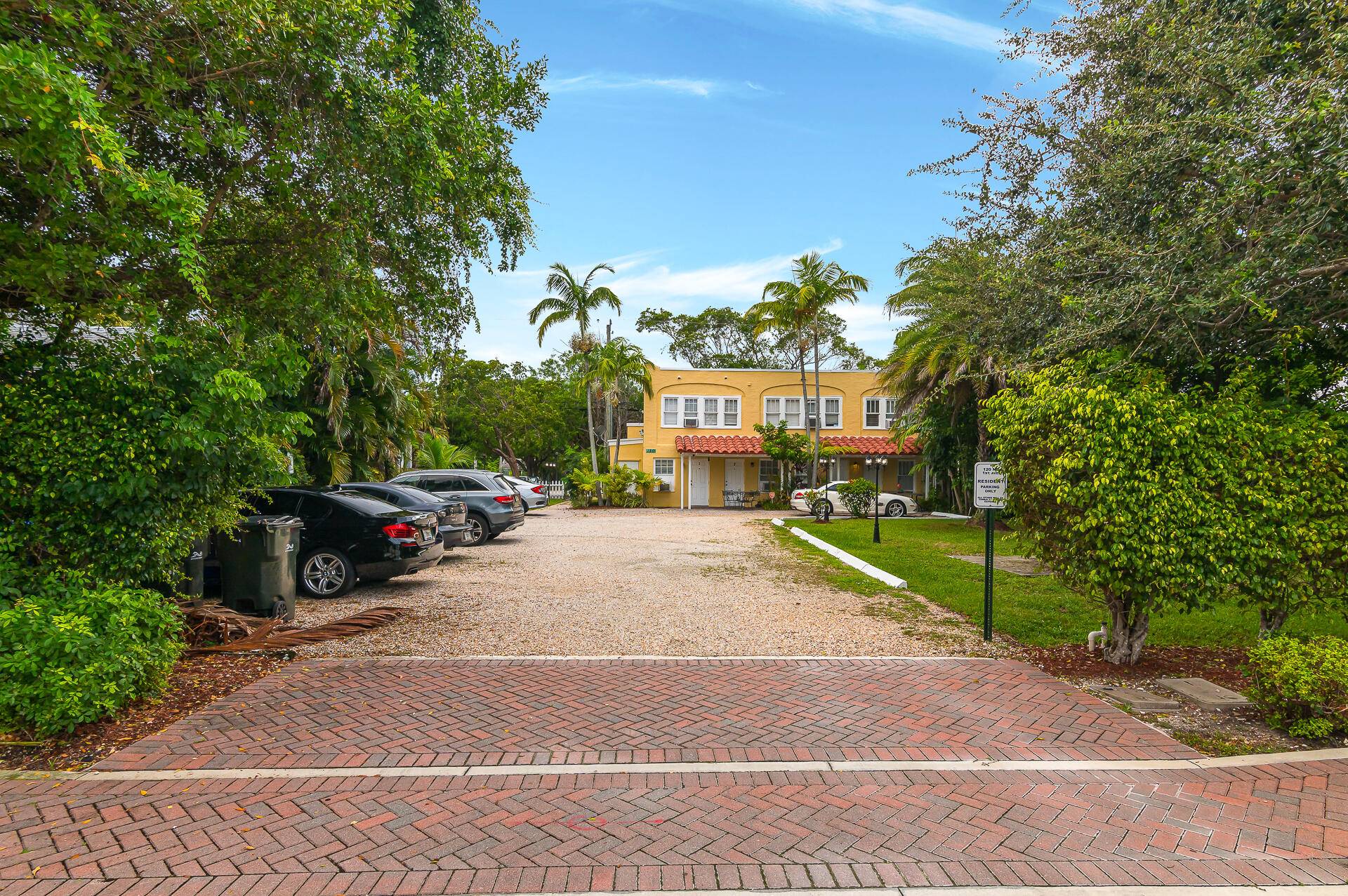 Spectacular investment opportunity in the very desirable Downtown Delray market.