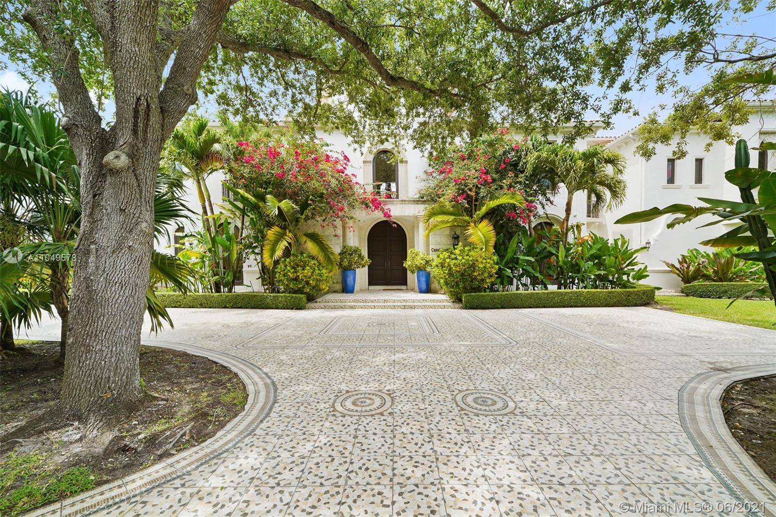 Located in one of Miami s most prestigious neighborhoods, Ponce Davis.