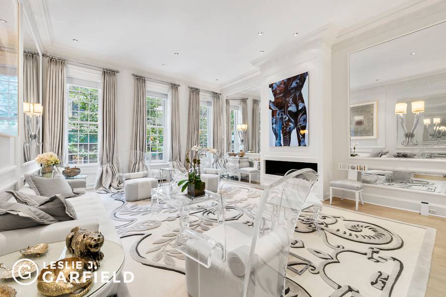 Once home to an internationally renowned interior designer, 116 East 61st Street is one of Lenox Hill's premiere single family residences.