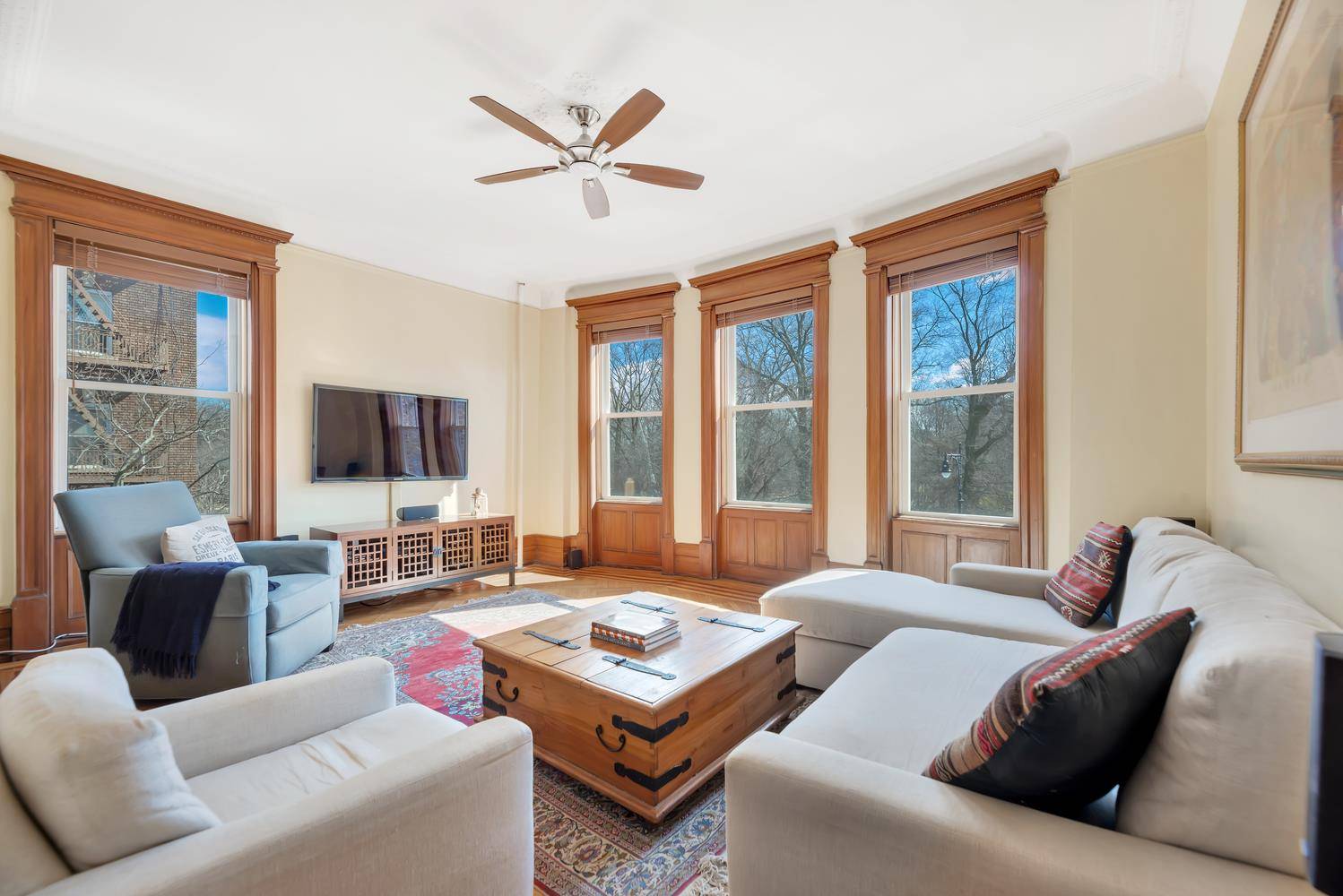 86 Prospect Park West, 3R is a stunning Central Slope corner apartment on one of the most prized blocks of Prospect Park West.