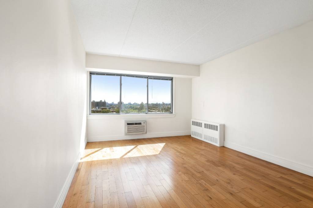 Amazing 2 Bedroom 2 Bath Top Floor with Southern Views in Boerum Hill !