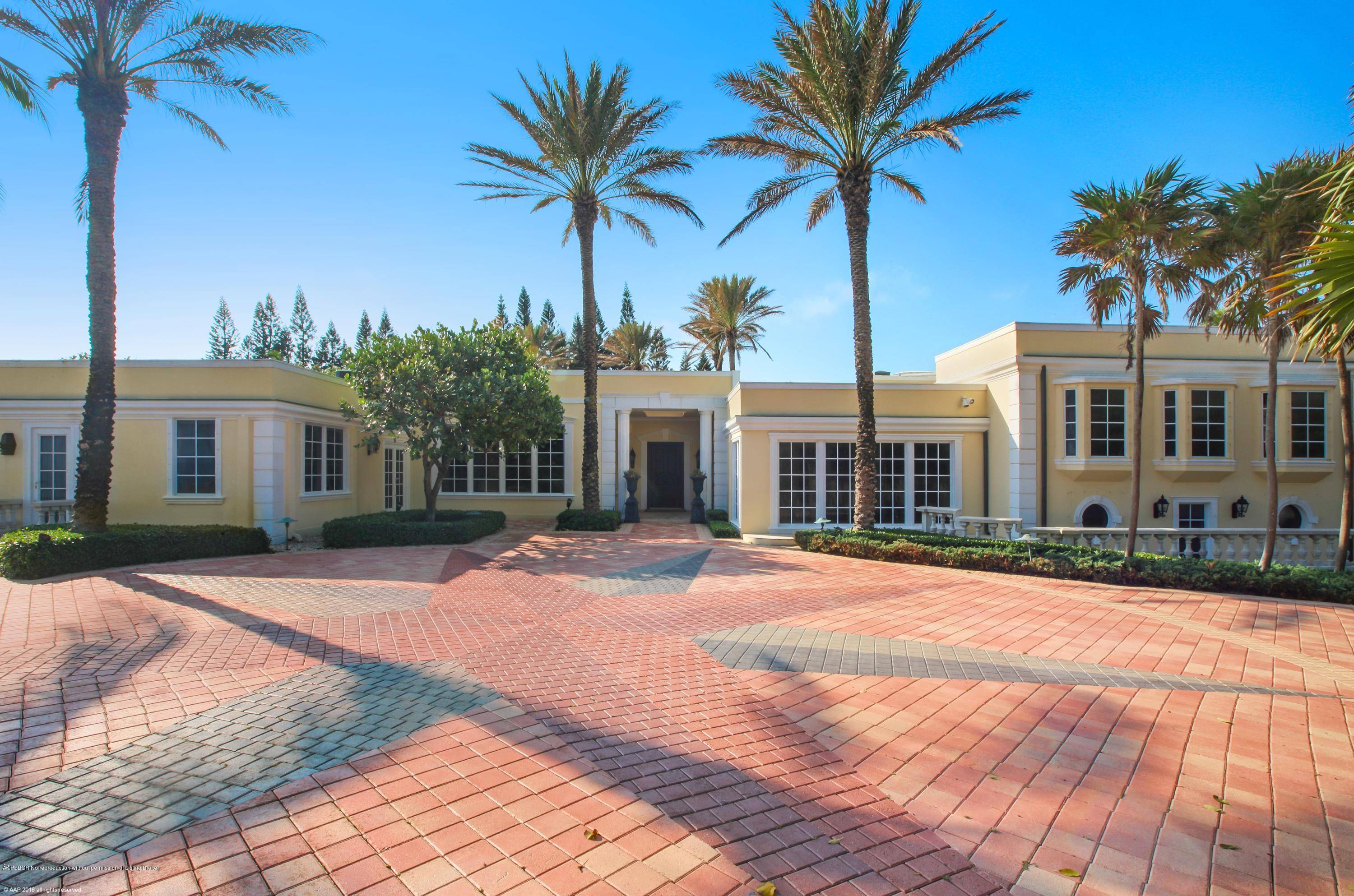 This Jupiter Island oceanfront estate perfectly displays the epitome of timeless elegance !