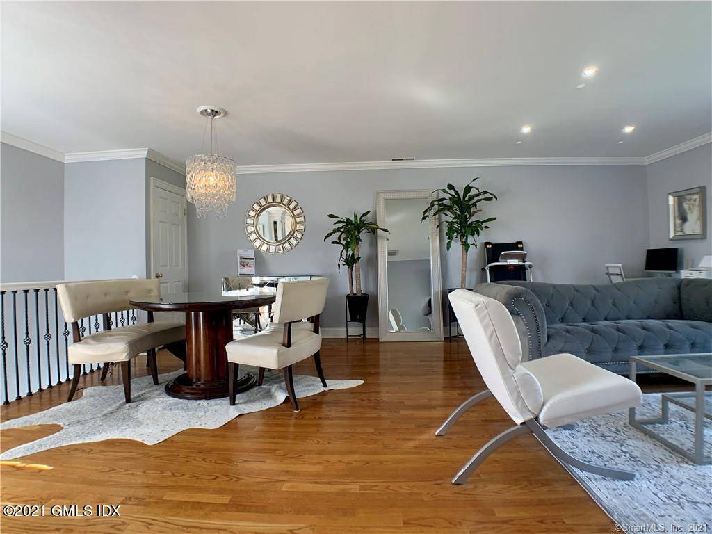 Fully renovated, chic 2 bed, 1.