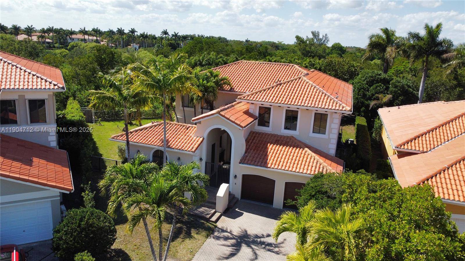 Varese Model, Updated and Marvelous family home located in a secluded area and quiet gated community of Cutler Cay.