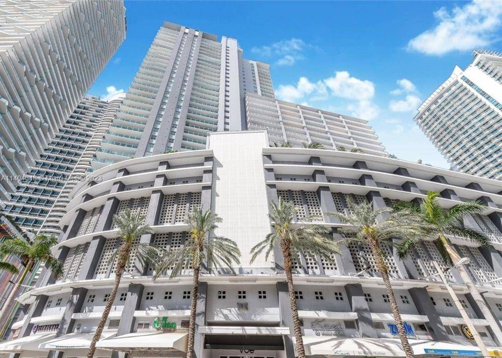 Spacious 2 2 corner unit in the heart of Brickell.