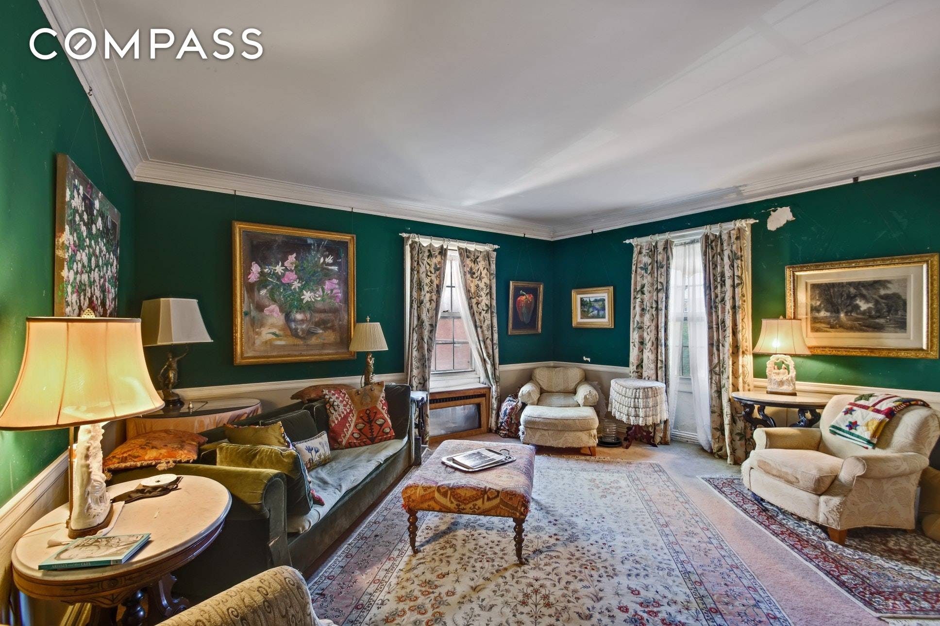 Welcome to 114 Clinton Street, Brooklyn Heights most sought after pre war co op.