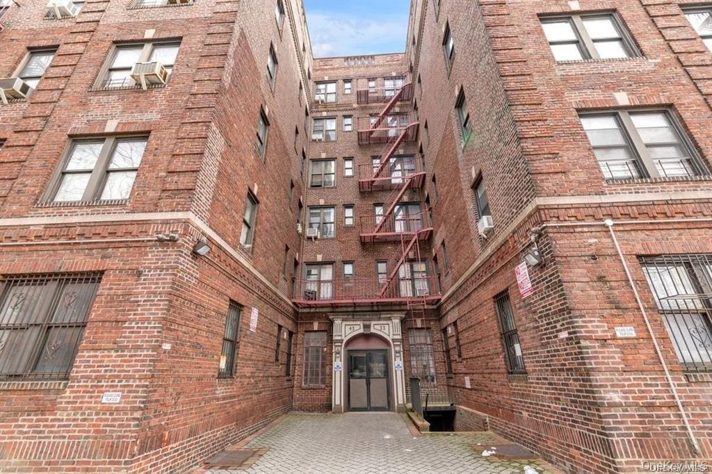 View of apartment building / complex