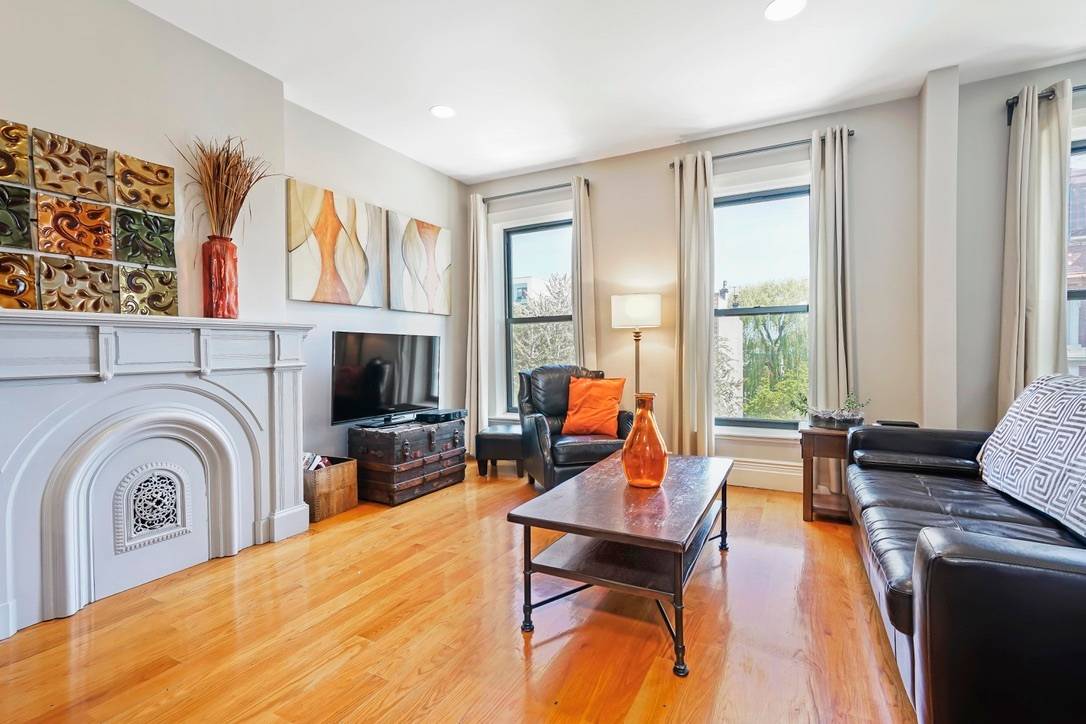 Beautiful fully furnished townhouse rental available in the heart of Clinton Hill with a short term 6 months to 9 months lease.