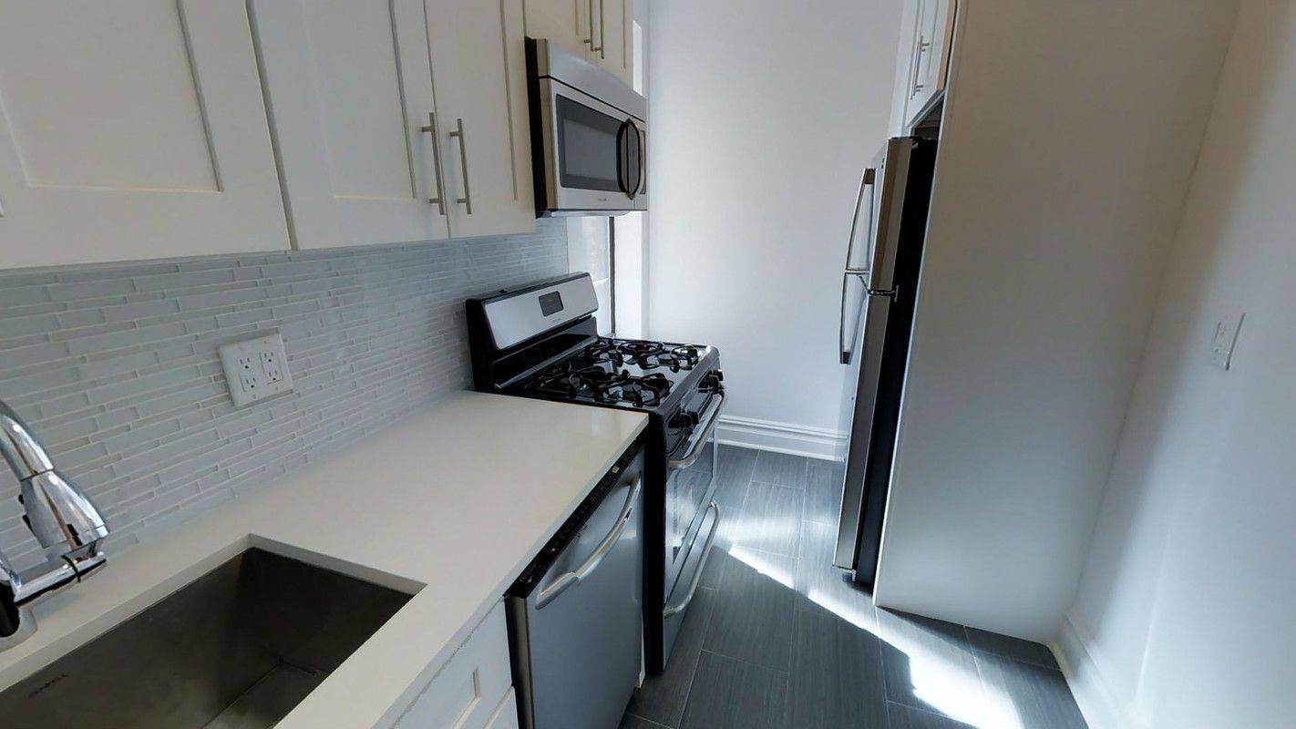 Come check out this light filled, 1 bed 1 bath in fabulous Forest Hills.