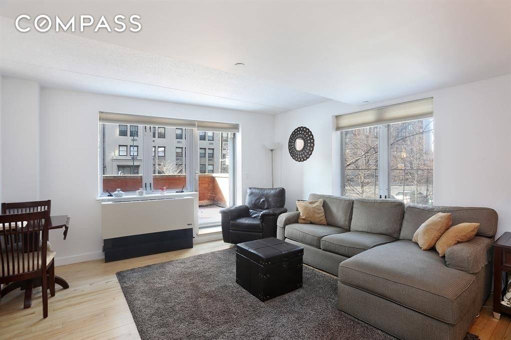 Incredible deal for a bright and open 2 bedroom apartment with a PRIVATE PATIO !
