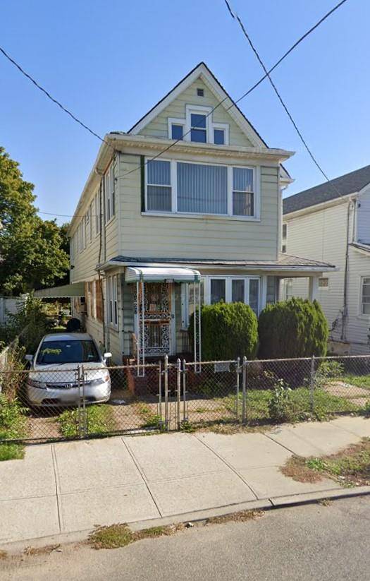 This 2 family home offers an impressive 2500 interior square footage space, complemented by a 4, 000 square foot lot.