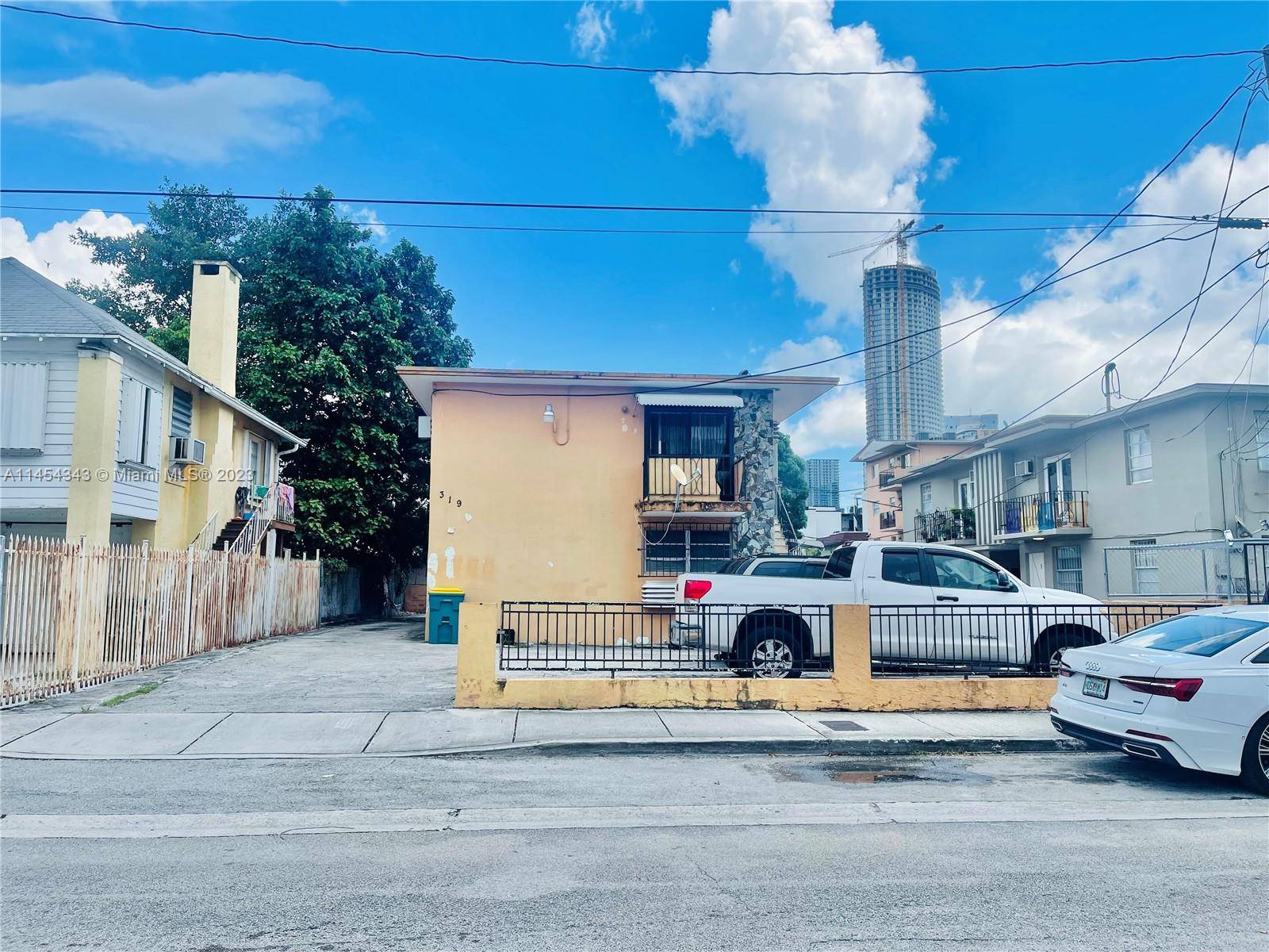 This Little Havana fourplex from the 1969s is an excellent investment opportunity located in a vibrant Miami neighborhood of Little Havana.