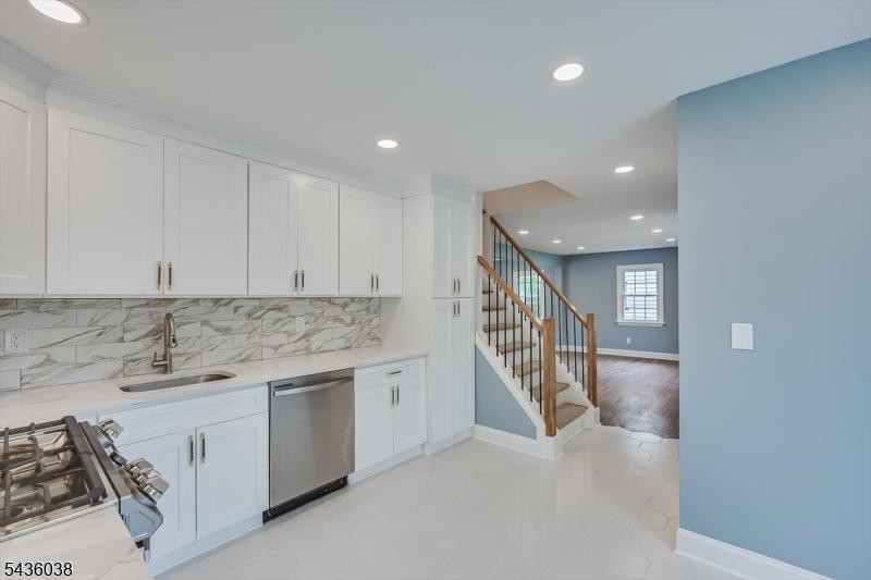 Eat-in-Kitchen