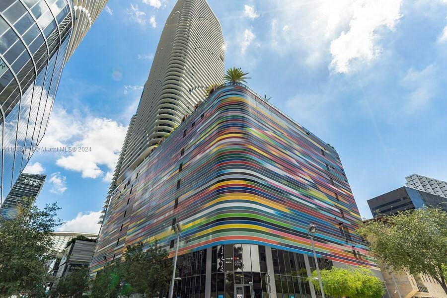 Beautiful 3 bedroom 3 bathroom corner unit with wrap around balcony located in the heart of Brickell.