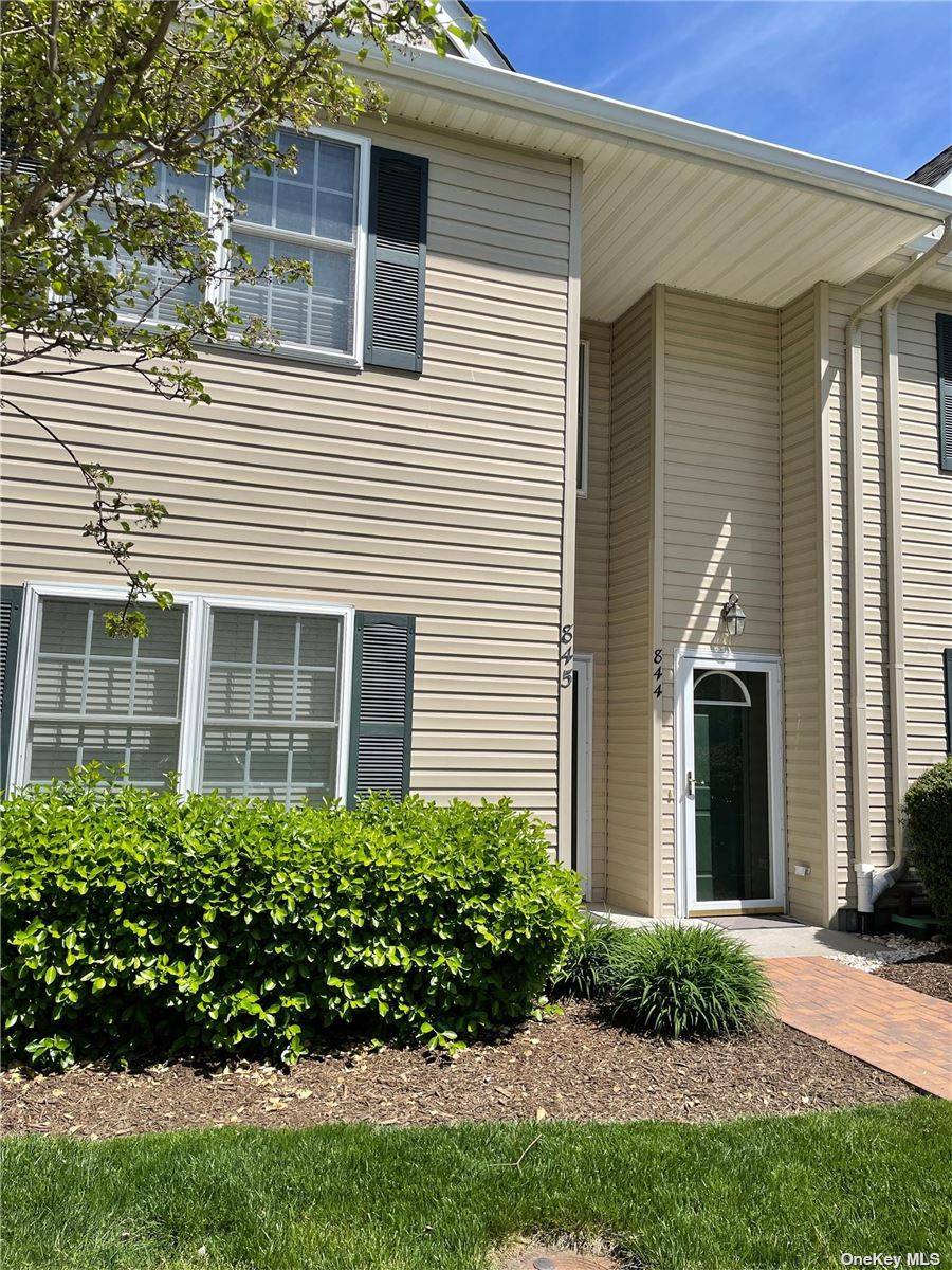 Luxury living in The Greens at Half Hollow man gated age 55 golf community, upper unit, open with cathedral ceiling, living room, dining room, master br with baster bath, guest ...