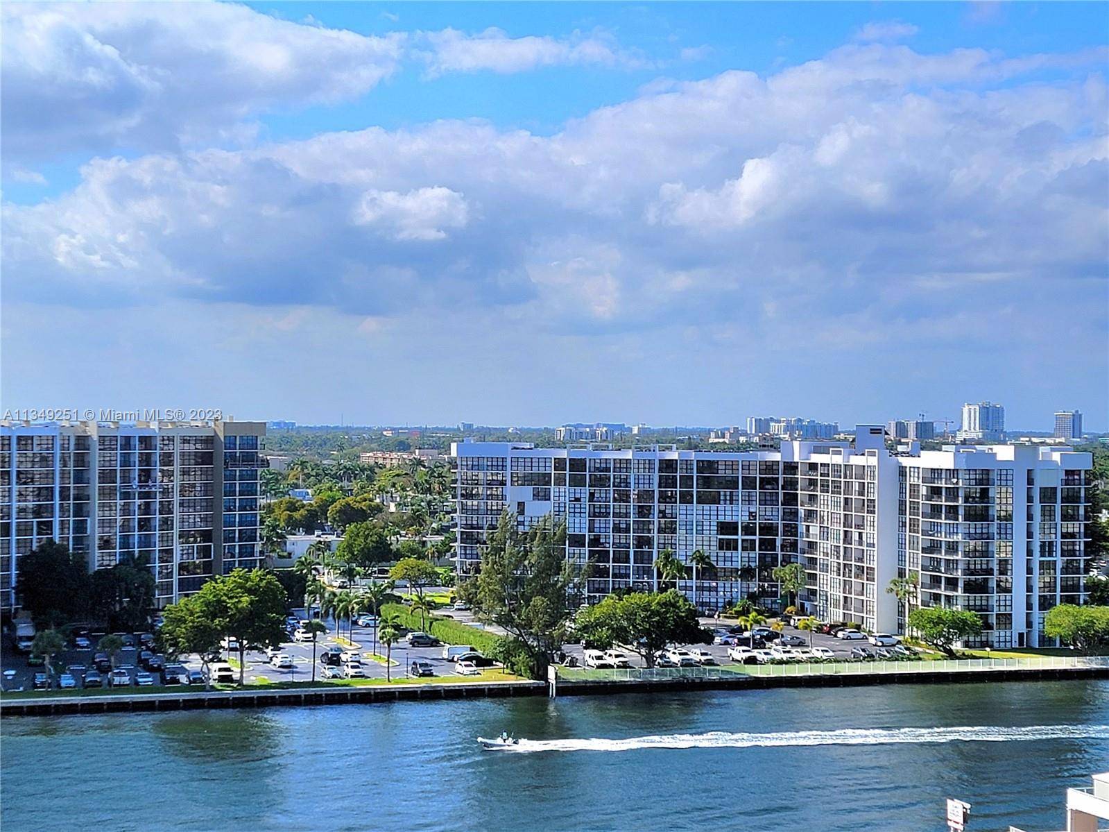Beachfront Getaway With Stunning Intracoastal City Views ; Incredible Sunsets, and Some Ocean View From The Balcony.