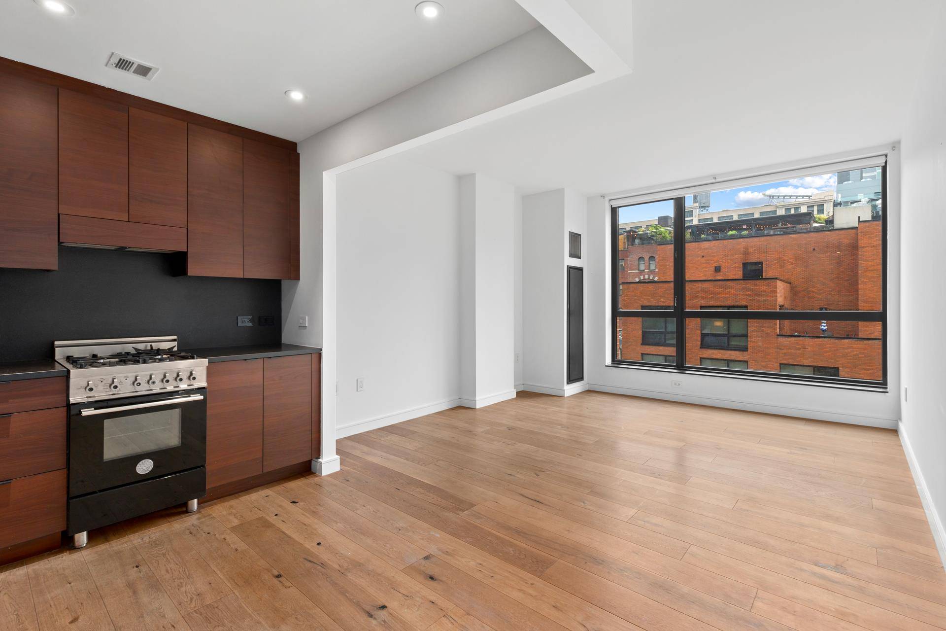 Wonderful, bright, North facing studio at Art Condominium, literally steps from the High Line, Chelsea Piers, the emerging Hudson Yards, in the midst of the vibrant West Chelsea gallery scene.