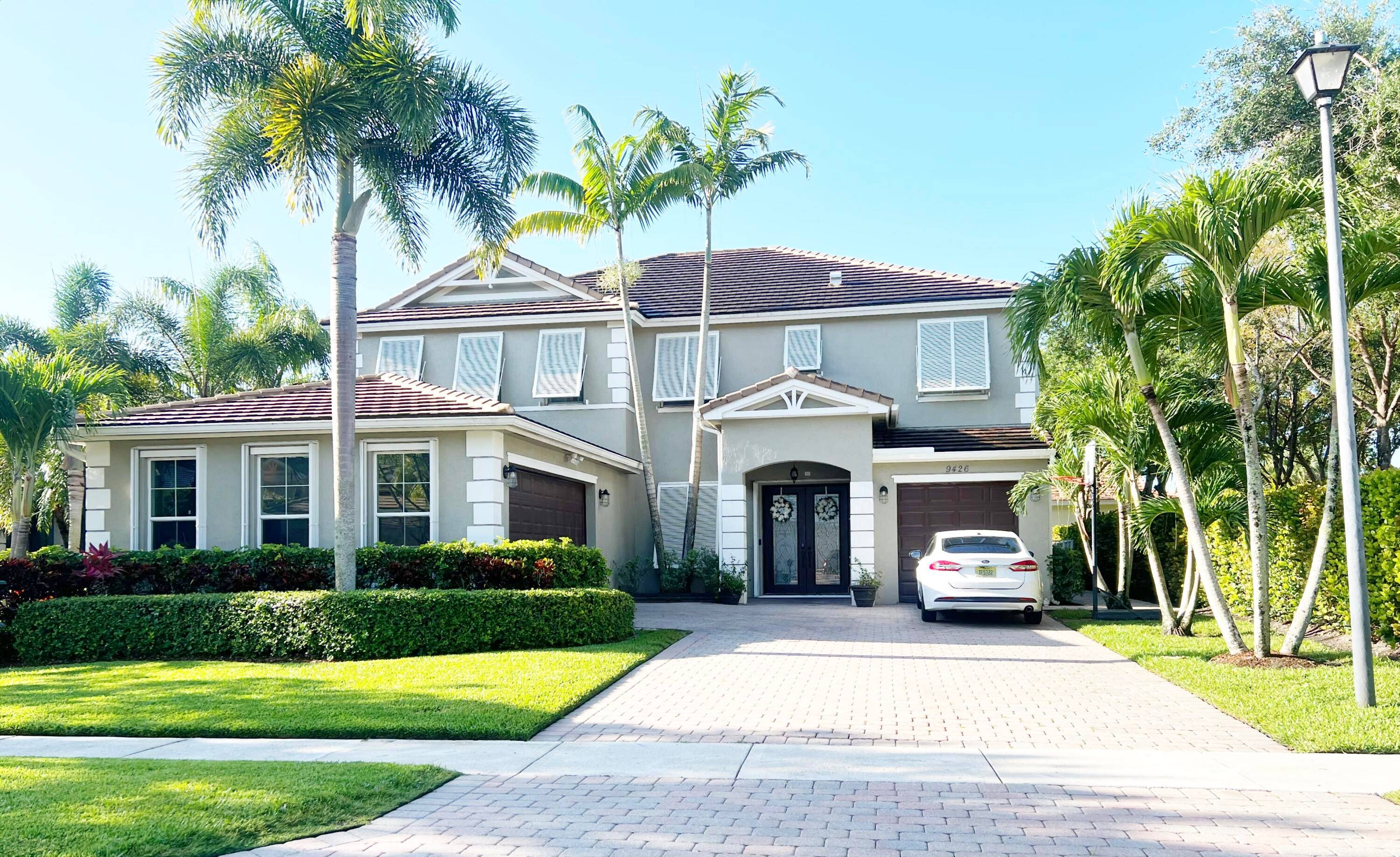 Beautiful, large house in Palm Beach !