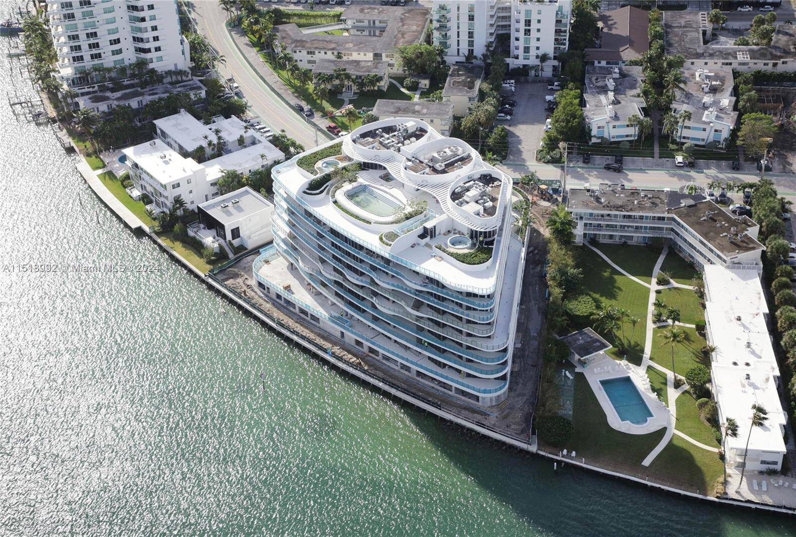 Forty one luxurious bayfront residences in Bay Harbor Islands inspired by the shimmering waters of Florida and all of the pleasure and possibilities that North Miami Beach has to offer.