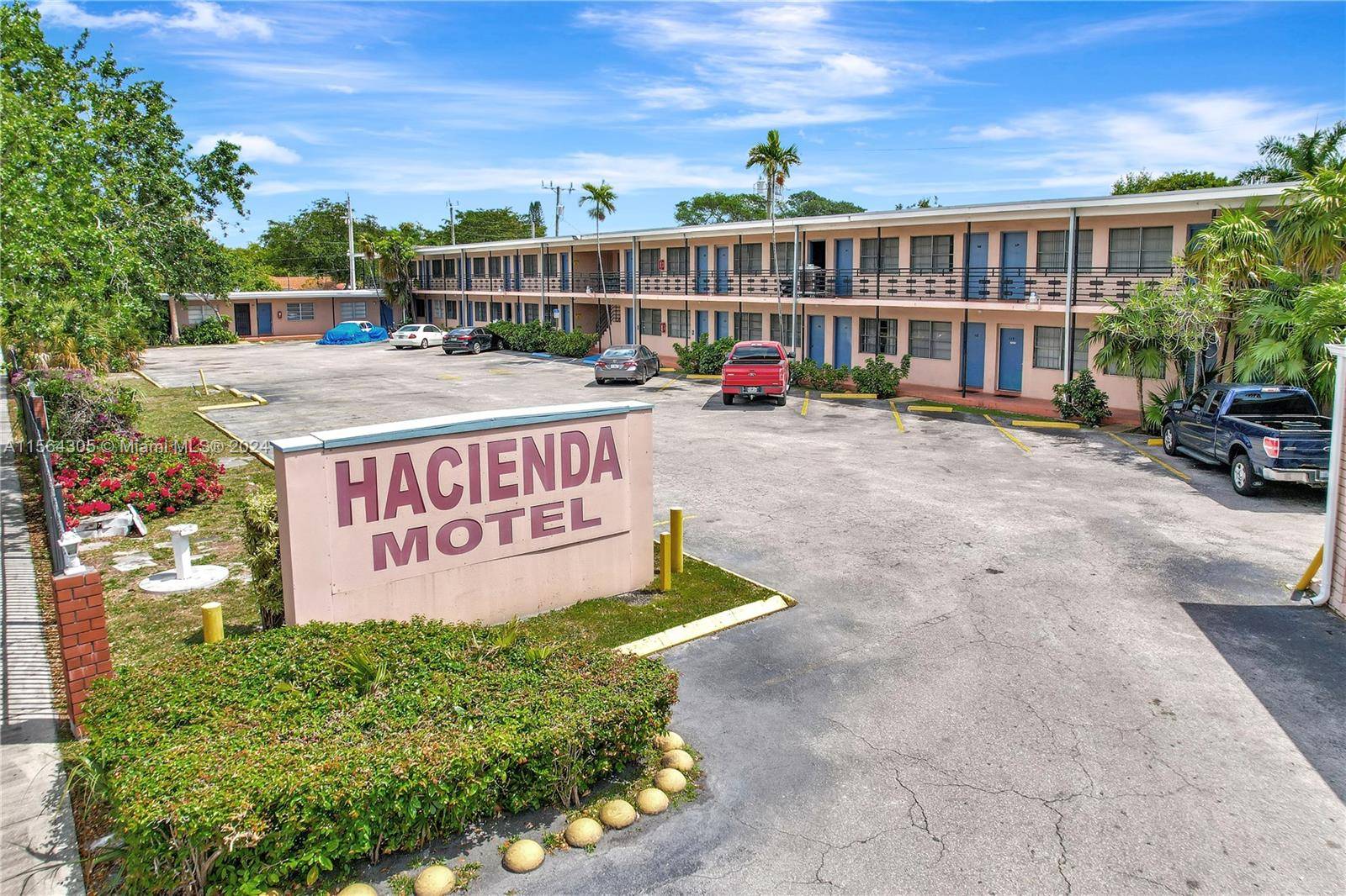 Compelling investment opportunity to acquire La Hacienda Motel, featuring 39 rooms in the vibrant city of Miami Shores.