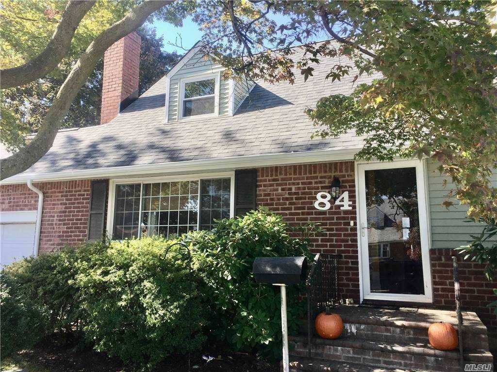 Updated 4BRs 2Bth w finished basement Cape style House Situated in a Nice and Convenient location.