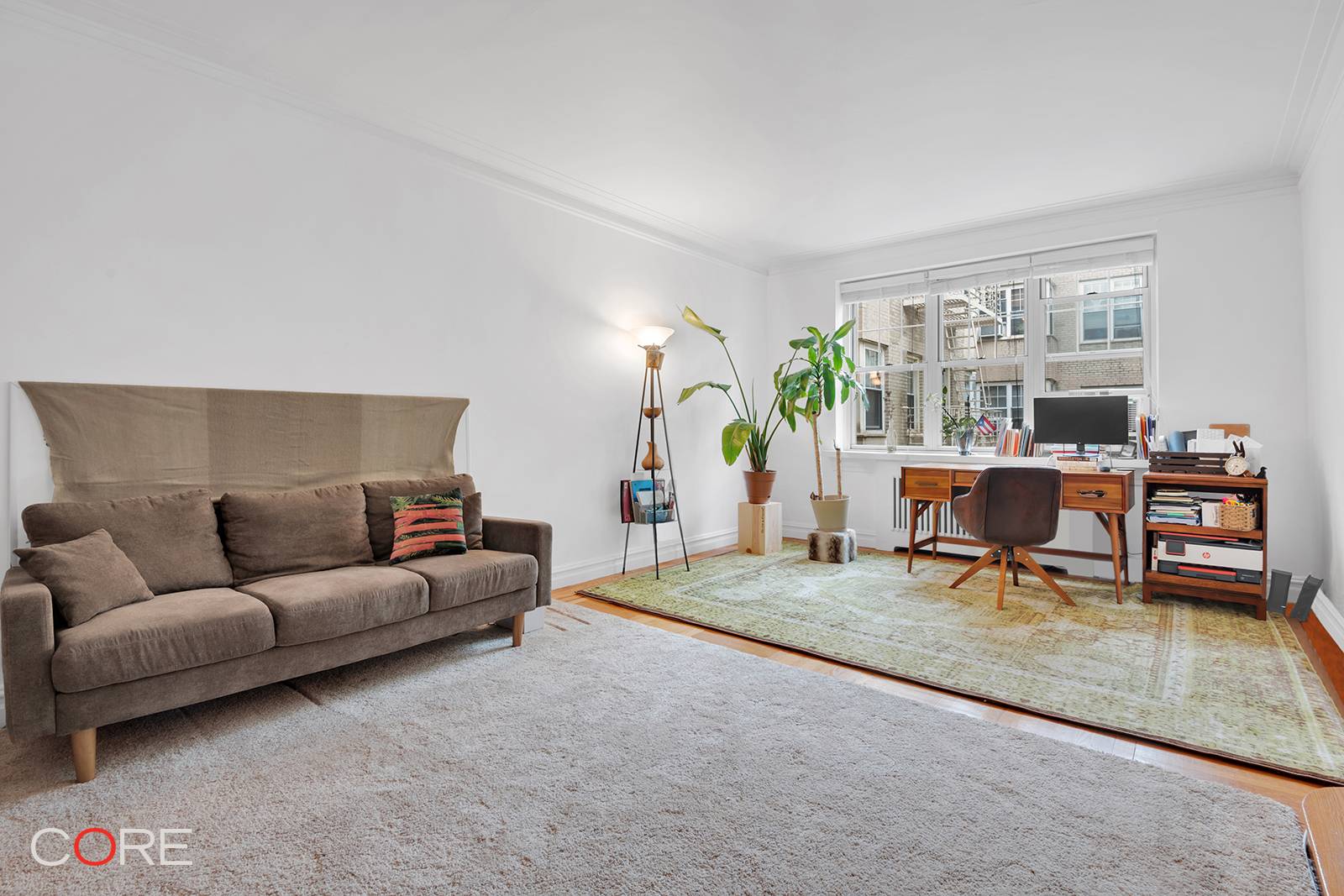 90 Maximum Financing Allowed Located at the edge of Fort Tryon Park, this quiet, oversized one bedroom home sits on the fifth floor of this beautiful Art Deco building in ...