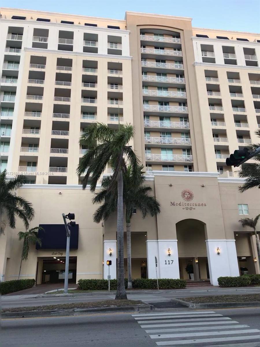 AMAZING LOCATION ! ! 2 2 IN EAST CORAL GABLES, PORCELAIN FLOOR ALL NEW STAINLESS STEEL APPLIANCES, WASHER AND DRYER INSIDE THE UNIT, SPACIOUS WALK IN CLOSETS IN MASTER BEDROOM, ...