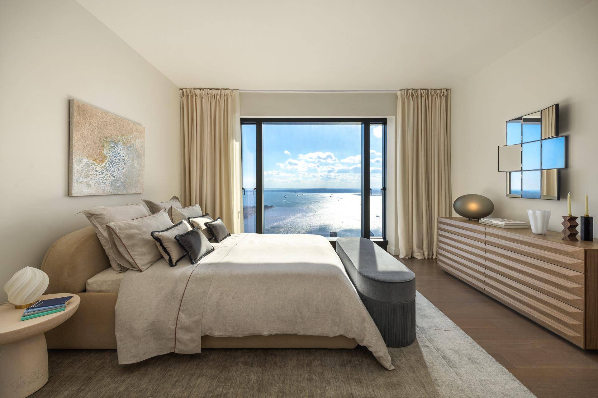 Immediate Occupancy Bathed in sunlight and jaw dropping, this half floor penthouse residence, high above the Hudson River, epitomizes modern luxury.