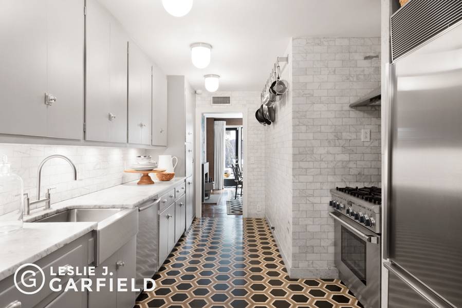 This is an auto generated Unit for BuildingRent 352 East 69th Street This extraordinary residence at 352 East 69th Street is meticulous in design, incomparable in style, and quite simply ...
