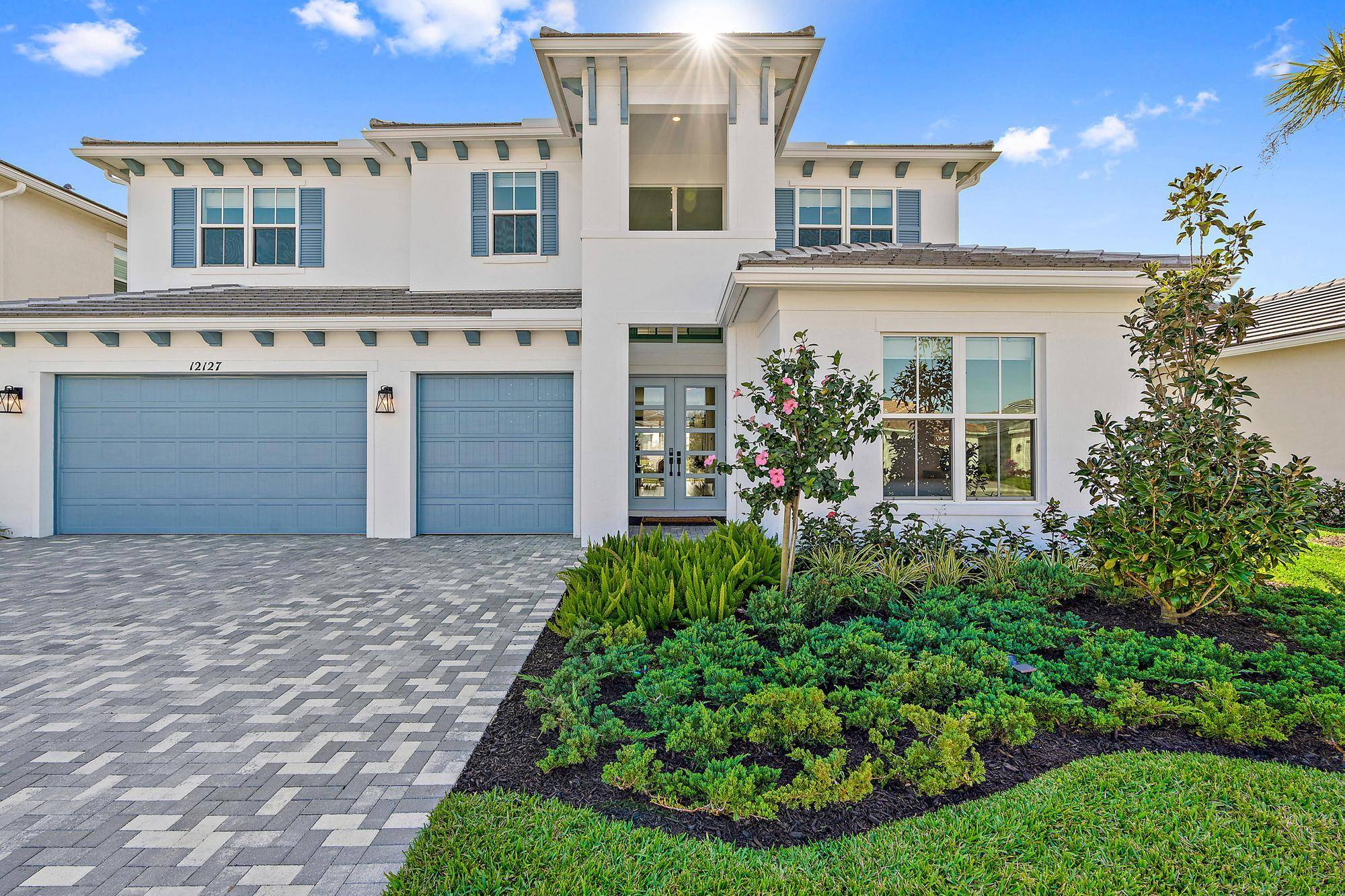 Welcome to Palm Beach Gardens newest New Construction luxury community, Avenir !