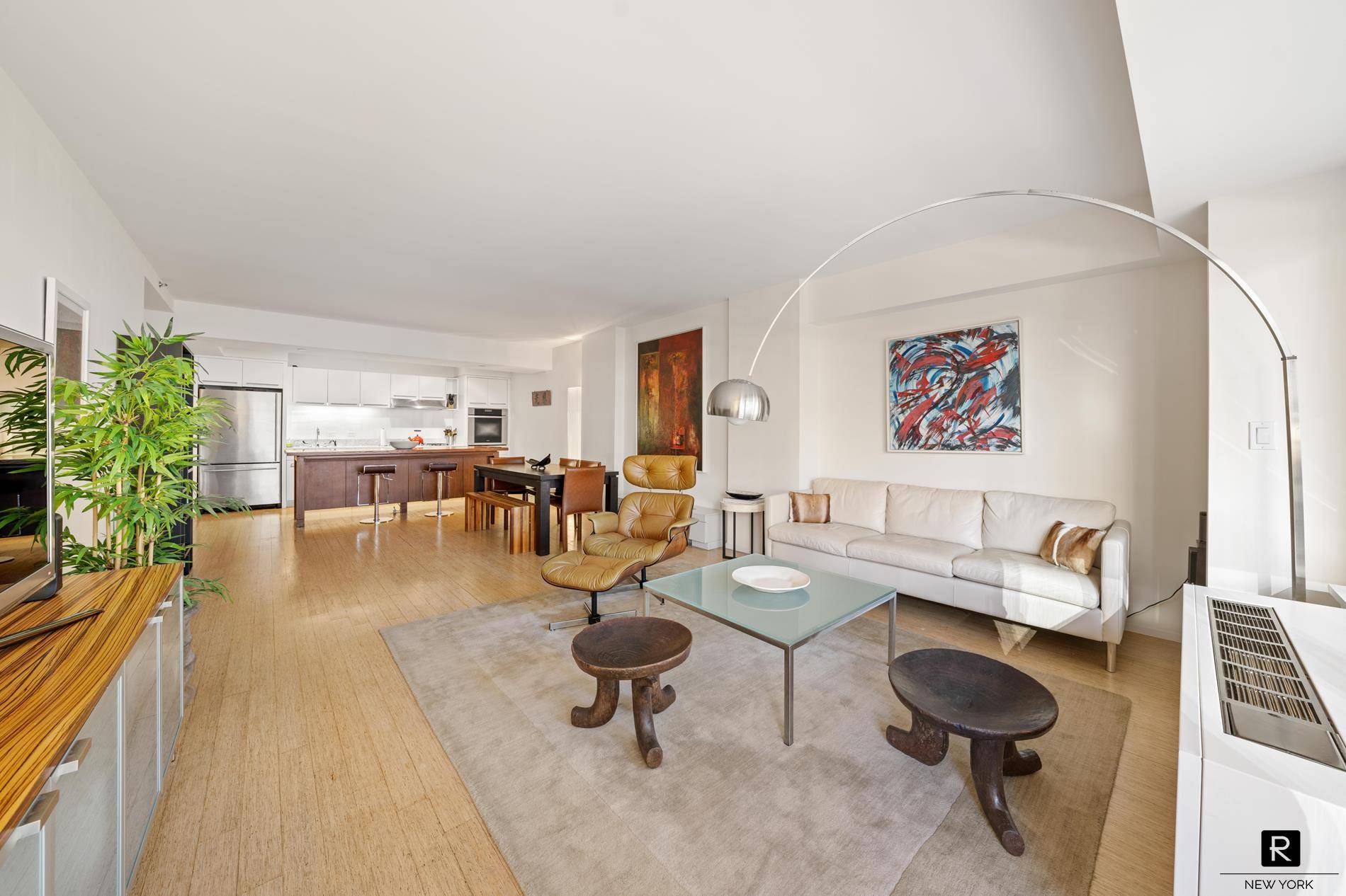 Don t miss out on owning this fabulous 2 bedroom, 2 bath condo nestled on Chelsea s historic High Line.