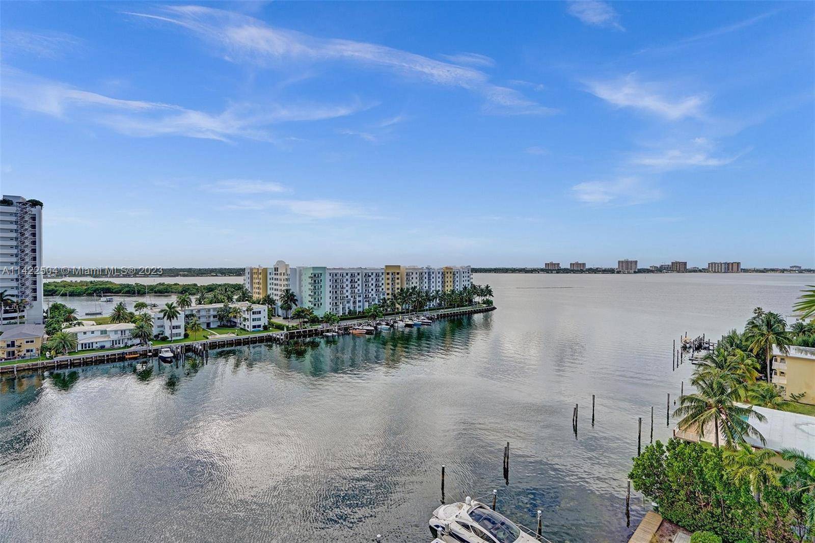 1x1 Plus den convertible 2x2 with UNOBSTRUCTED views of Biscayne Bay.