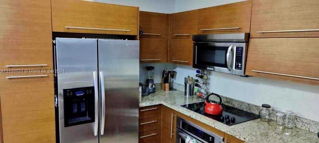 LIVE IN THE FINEST TAO AT SAWGRASS TOWERS, BEAUTIFUL 1 BR DEN WITH HIGH CEILINGS, 2 BA UNIT, GRANITE KITCHEN COUNTER TOP, KITCHEN AID SS APPLIANCES FEATURES THE FINEST RESORT ...