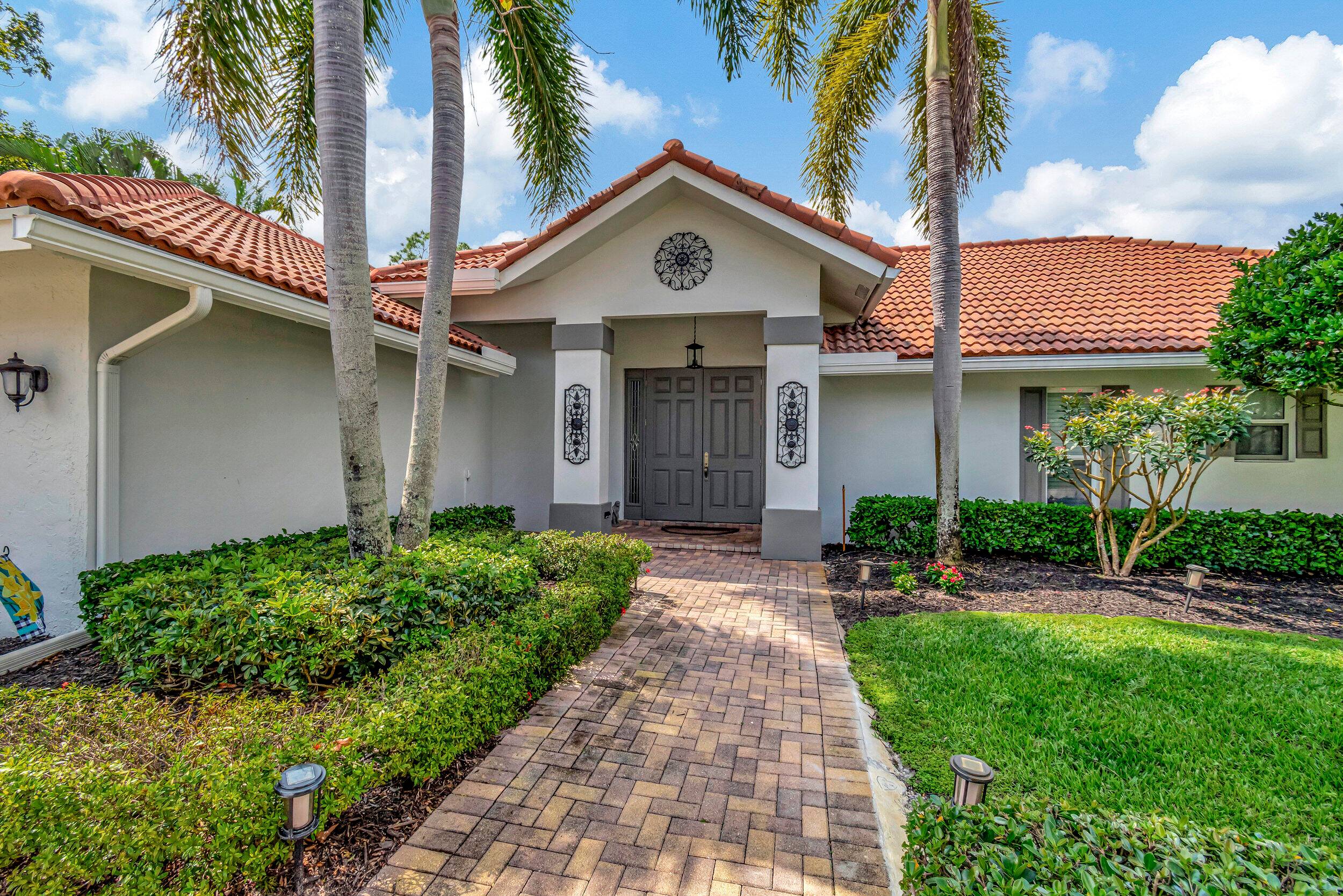 DELRAY DUNES GOLF AND COUNTRY CLUBFeaturing an 18 hole Pete Dye Golf Course WATERFRONT HOMEGreat room kitchen area with large island that is perfect for entertaining.